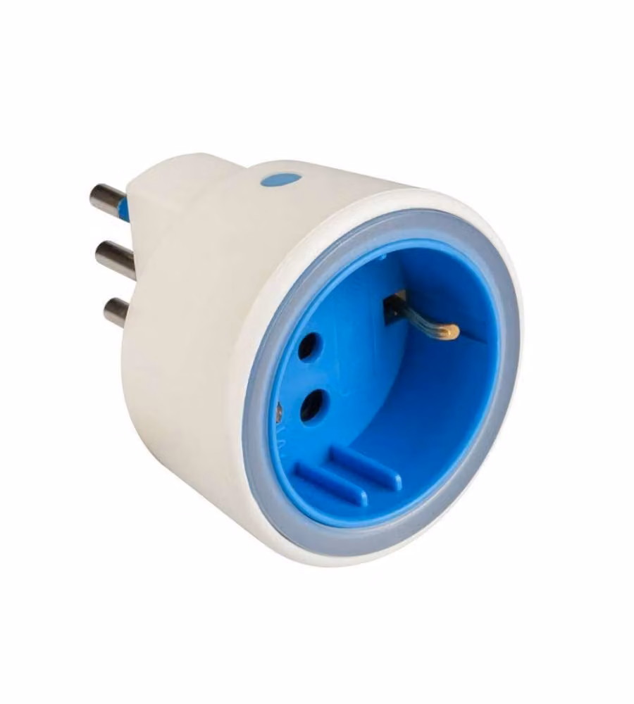 Adattatore con punto luce notturno spina 10A