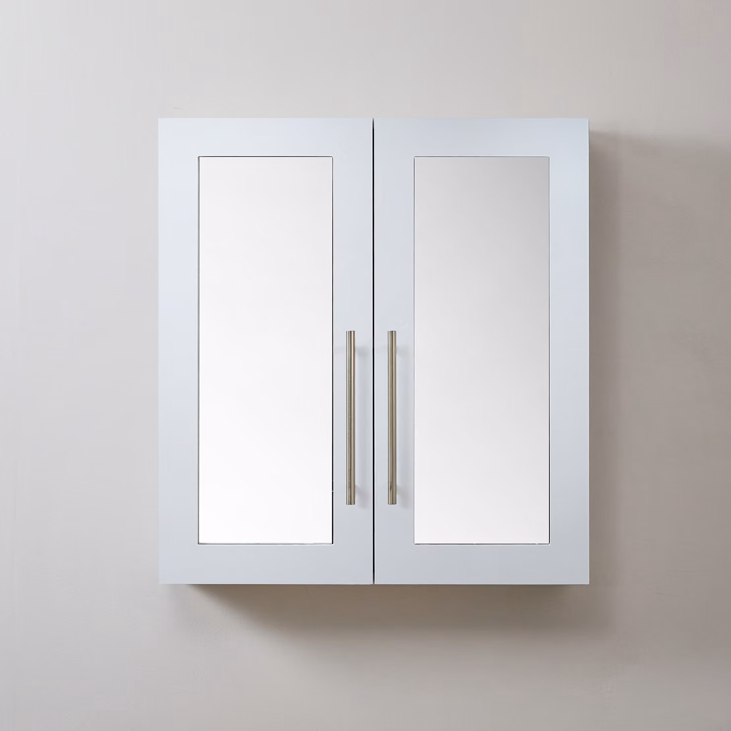 Mobiletto a Specchio da 900mm x 650mm Bianco - Completo di Maniglie Moderne a Barra in Oro Satinato - Cluo