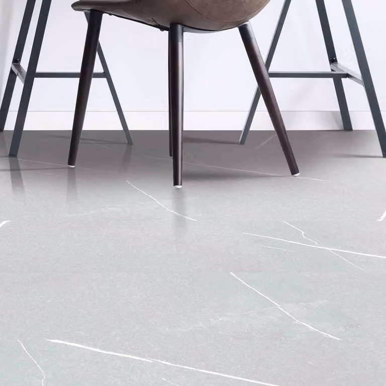 Piastrelle in Materiale Composito per Pavimentazione da Bagno - 615mm x 315mm - Grigio (Hera Marble)