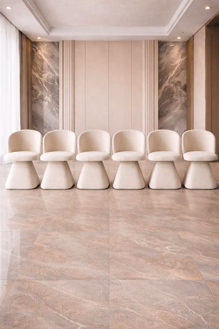 Elegante set composto da sei sedie moderne in bouclé con base conica