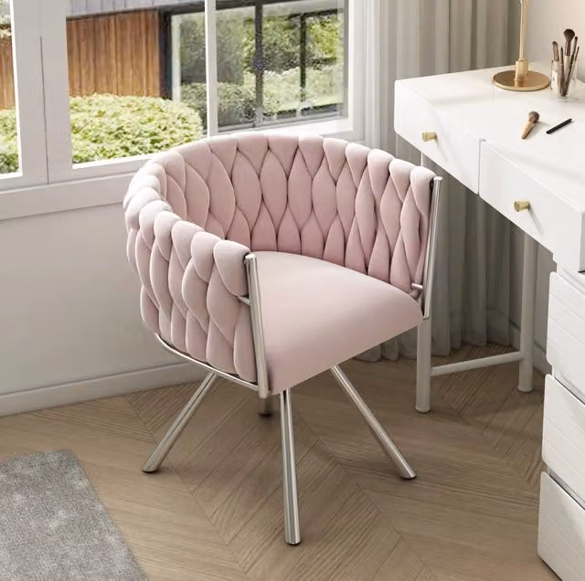 Sedia girevole moderna in velluto rosa con base in metallo e rotazione a 360°