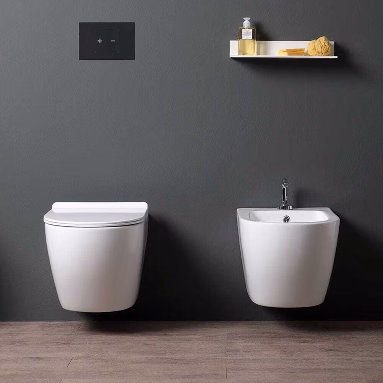 Set di sanitari sospesi in Vetroceramica con copriwc | Folk