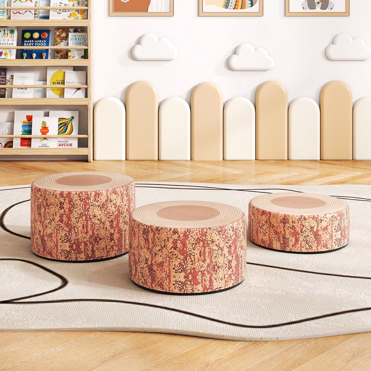 Set di 3 sgabelli rotondi Costway con design a ceppo d'albero, decorazione naturale in legno e cuscini multicolore per bambini, casa o asilo