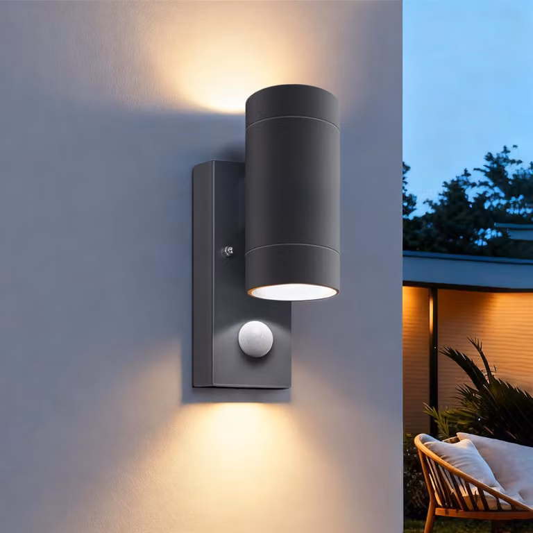 Lampada da esterno da parete con sensore di movimento, illuminazione esterna GU10, luce direzionale verso l'alto e verso il basso