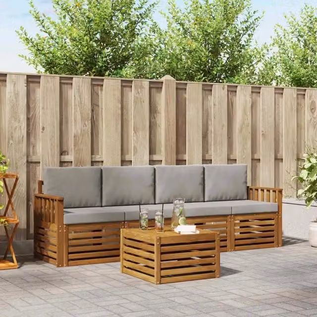 Set di mobili da giardino vidaXL composto da divano a 3 posti, poltrone e tavolino da caffè in legno di acacia con cuscini beige e grigi