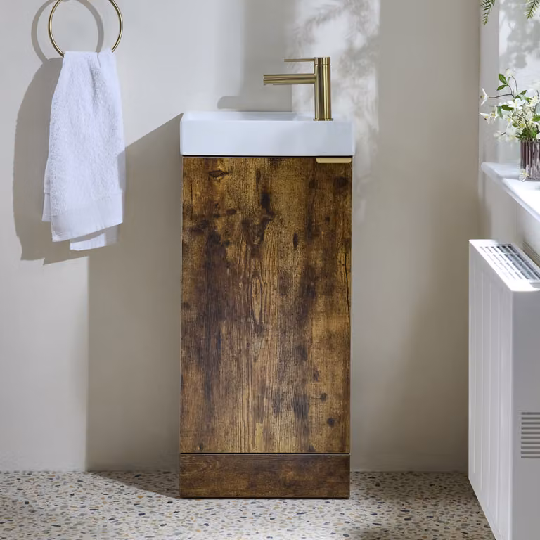 Mobile Bagno a Terra Rovere Scuro da 400mm con Lavabo e Maniglia con Impugnatura a Dito Oro Satinato - Cluo
