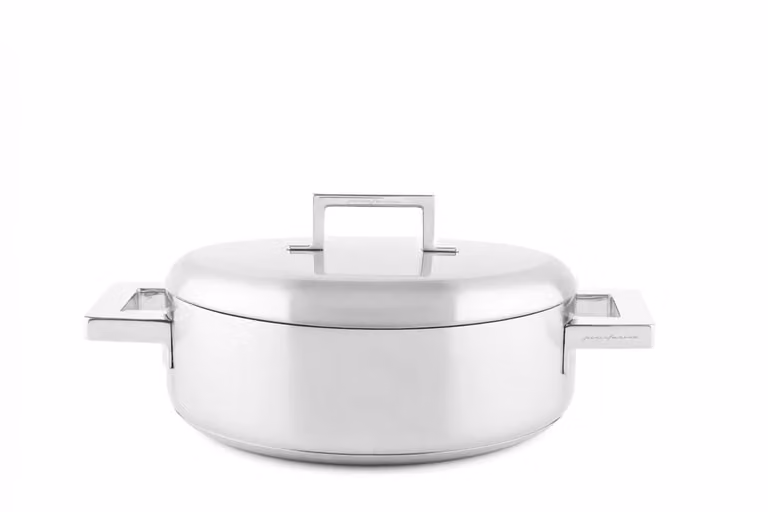 Tegame in acciaio inox per induzione linea Stile by Pininfarina, con due manici e coperchio, diam. 24cm