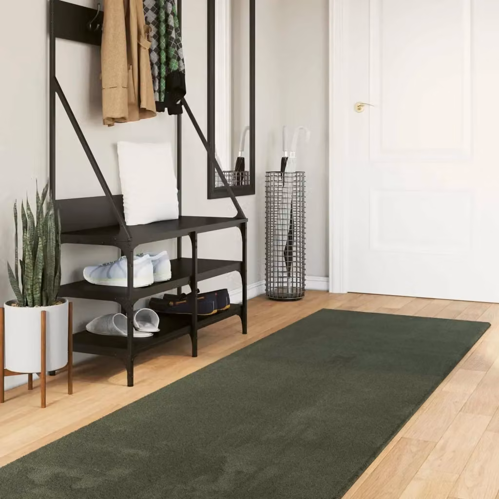 Tappeto HUARTE Verde foresta, modello moderno a pelo medio, lavabile e antiscivolo, L: 400 cm x P: 80 cm, H: 1,6 cm – 2