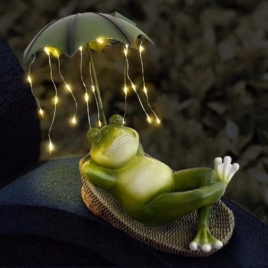Set di 2 decorazioni da giardino a forma di rana con lanterna a energia solare in plastica verde per giardino, balcone o terrazzo