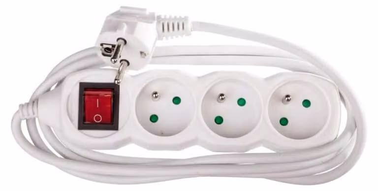 Cavo di prolunga con interruttore - 3 prese, 2 m, bianco 70778
