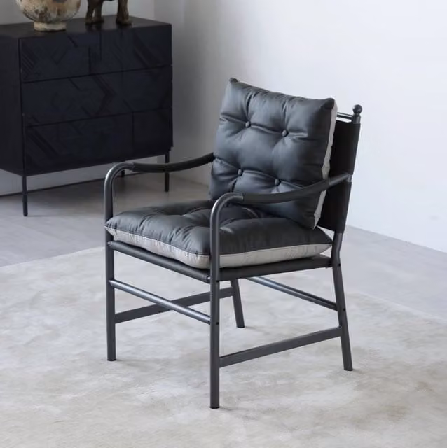 Poltrona accent MODFU in pelle sintetica nera con struttura in metallo in stile Mid Century Modern – 1