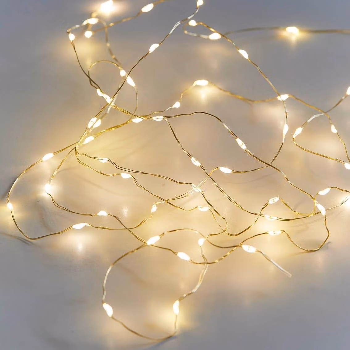 Catena luminosa a LED, 60 LED a luce calda, 3 metri, filo dorato, alimentazione a batteria
