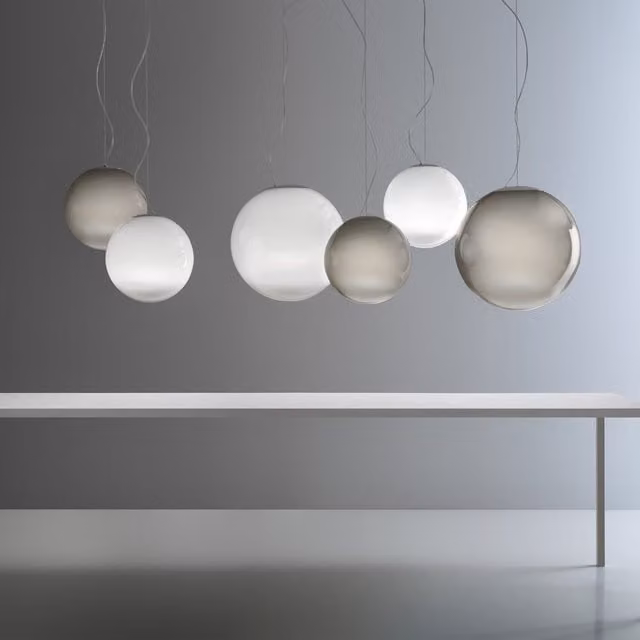 Lampada a sospensione Panzeri Smoke in vetro trasparente e metallo argento con luce LED dimmerabile