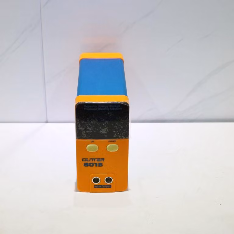 Apparecchio per saldature a punti portatile - Potenza: 11,6 kW - Tensione: 100-240 V - Peso: 4 kg