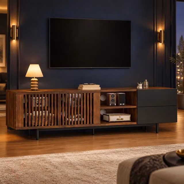 Mobile porta TV con 2 ante a lamelle 2 cassetti e vani aperti passacavi per salotto in MDF nero e noce 160 × 38 × 50 cm