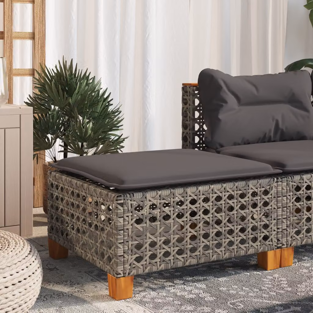 Sgabello da giardino vidaXL in polyrattan con cuscino grigio e struttura in legno di acacia, L: 63,5 cm, P: 56 cm, H: 32 cm