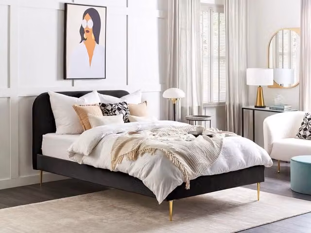 Letto matrimoniale Beliani in velluto nero con gambe dorate e design minimalista L/P/H: 140 x 200 cm – 1