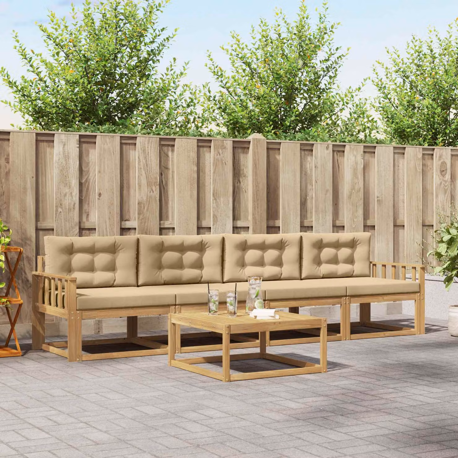 Set di mobili da esterno vidaXL composto da divano a 3 posti, poltrone e tavolino in legno di acacia con cuscini, colori bianco, beige e marrone