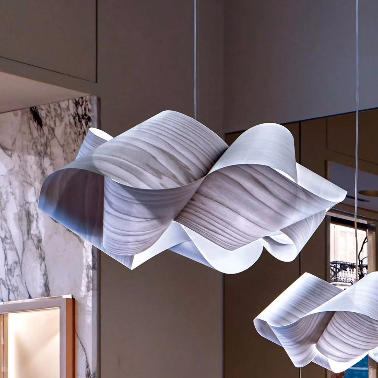 LZF LAMPS Lampada a sospensione Swirl, dimmerabile, Alluminio / Grigio / Zincato, Soggiorno / Sala da pranzo, Legno, Design, Lampada a sospensione