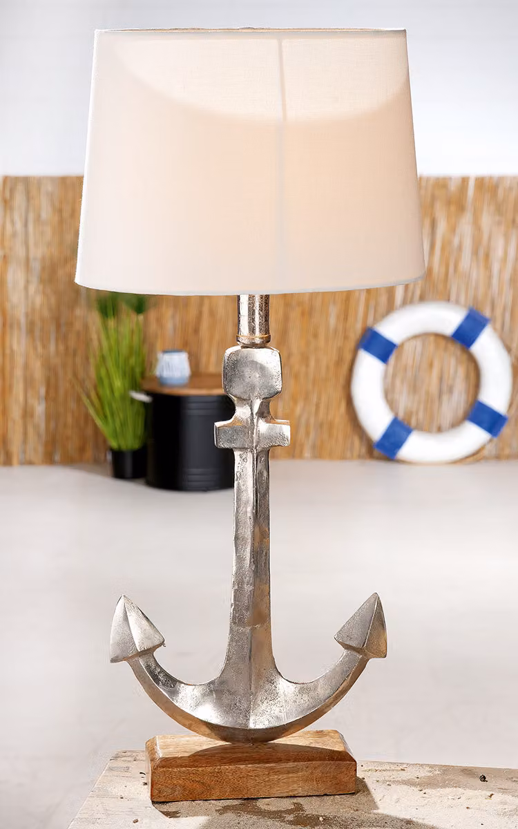 Lampada da tavolo Gilde, modello "Anker", in alluminio e legno di mango, colore bianco e argento, confezione singola, dimensioni: lunghezza 55 cm, larghezza 30 cm, altezza 36 cm. Codice prodotto: 50636. Codice EAN: 4063387506363