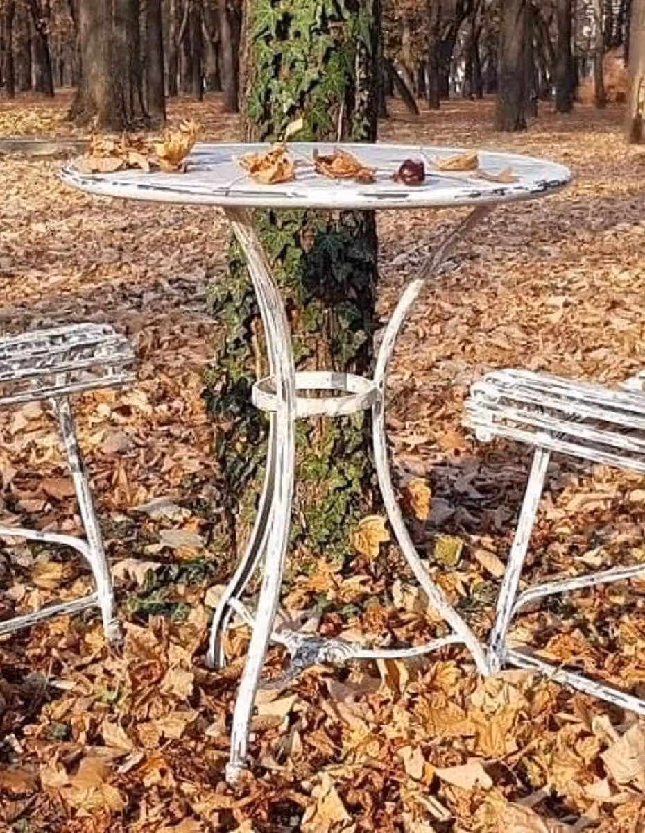 Casa Padrino Tavolo da giardino in stile liberty bianco antico Ø 60 x H. 70 cm - Tavolo in ferro battuto fatto a mano - Mobili da giardino e da giardino in ferro battuto nostalgici