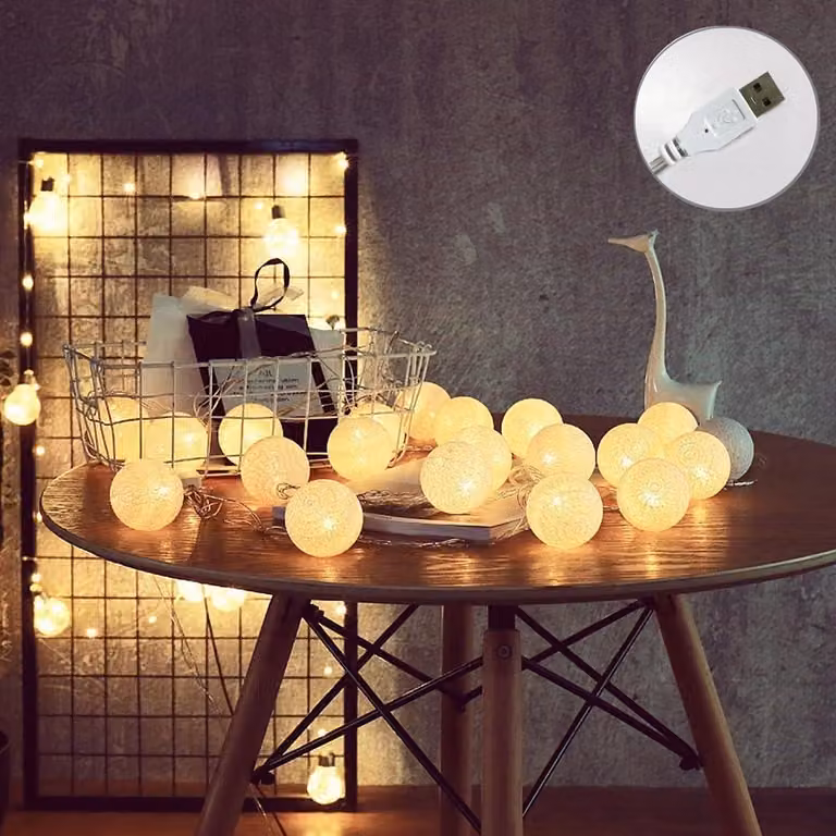 Catena luminosa a LED, 20 palline di cotone, 4 metri, alimentazione USB, luce bianco caldo
