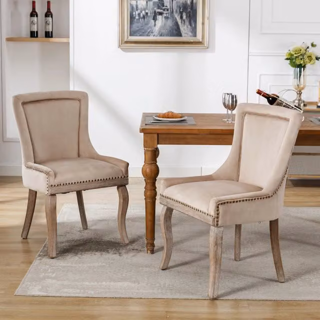 Sedia da pranzo Mivray in velluto beige con struttura in legno e schienale curvo