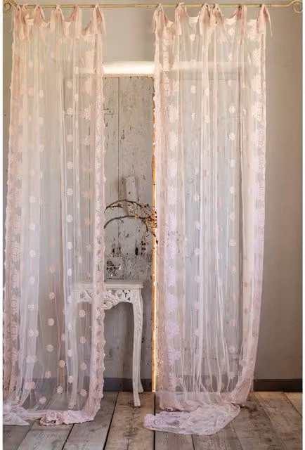 Tenda Ricamata Shabby Chic Rosa con Motivo Floreale Blanc Mariclò L: 140 cm, H: 290 cm