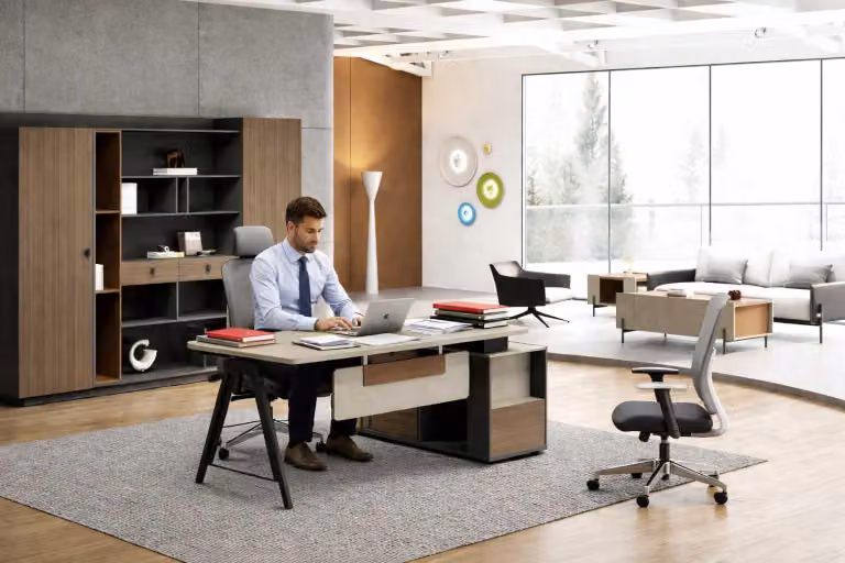 Set di mobili da ufficio composto da: scrivania angolare moderna in legno color marrone e armadietto per ufficio
