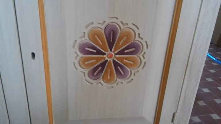 Armadio 2 porte in legno stile shabby chic bianco con decori floreali Mobili 2G L/P/H: 125 x 61 x 200 cm