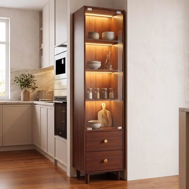 Vetrina OKWISH moderna con illuminazione LED integrata e ante in vetro, ideale per soggiorno o ufficio, in MDF e metallo, colore marrone e oro, L/P/H: 40 x 35 x 165 cm