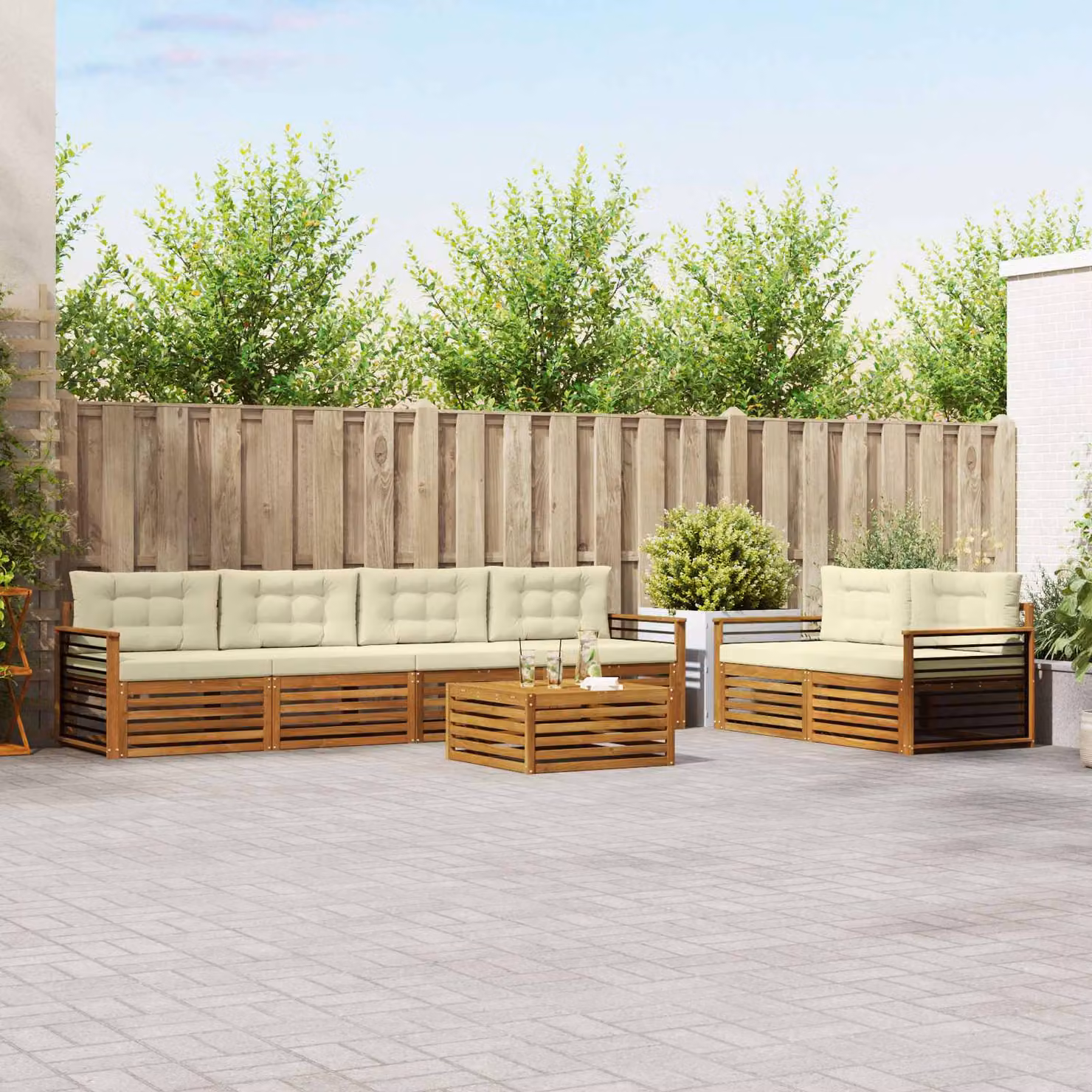 vidaXL Set di divani da esterno a forma di U composto da 7 pezzi in legno di acacia con cuscini, colori beige, bianco e marrone