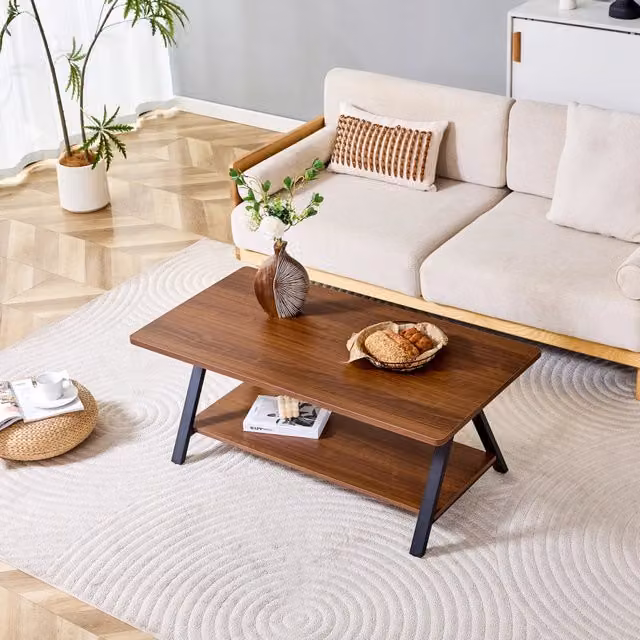 Tavolino basso MIVRAY in stile industrial con ripiano in MDF effetto noce e struttura metallica nera, L: 120 cm, P: 57 cm, H: 44.5 cm