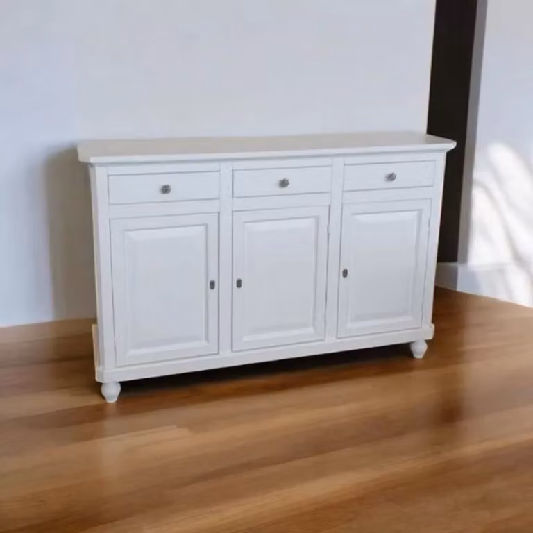 Madia credenza in stile arte povera con 3 ante in legno bianco e pomoli floreali Mobili 2G L/P/H: 150 x 43 x 98 cm