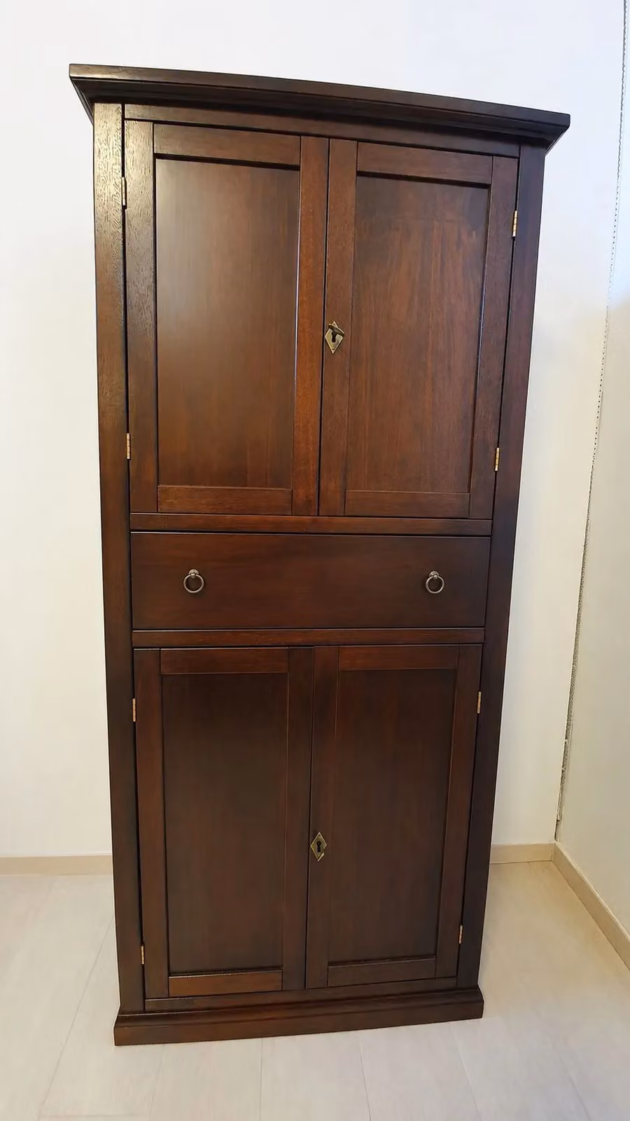 Armadio dispensa in legno di pino stile arte povera con 4 ante e ripiani interni Mobili 2G marrone L 80 cm, P 40 cm, H 150 cm – 1