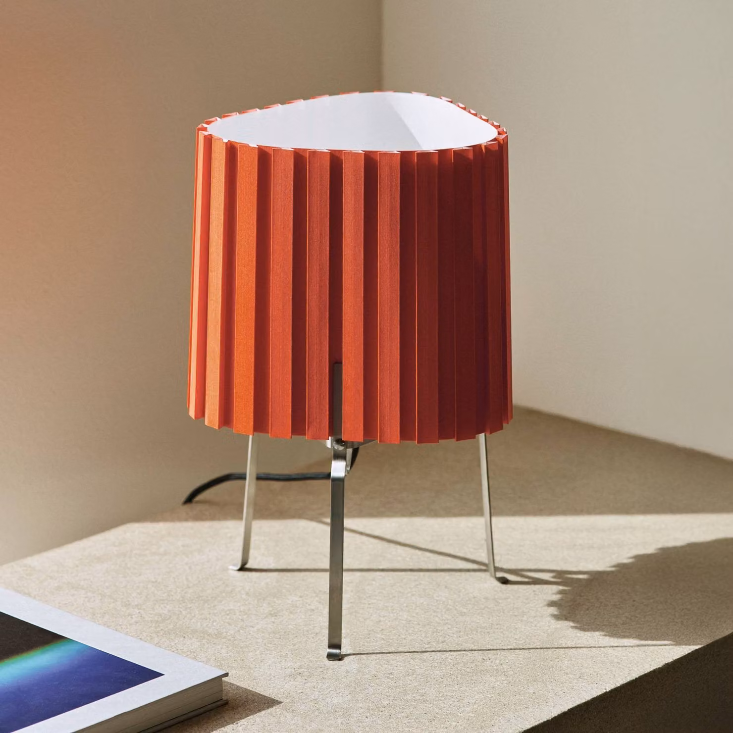HAY Lampada da tavolo Canelé, Rosso, Soggiorno / Sala da pranzo, Tessuto / Stoffa / Seta, Design, Lampada da tavolo