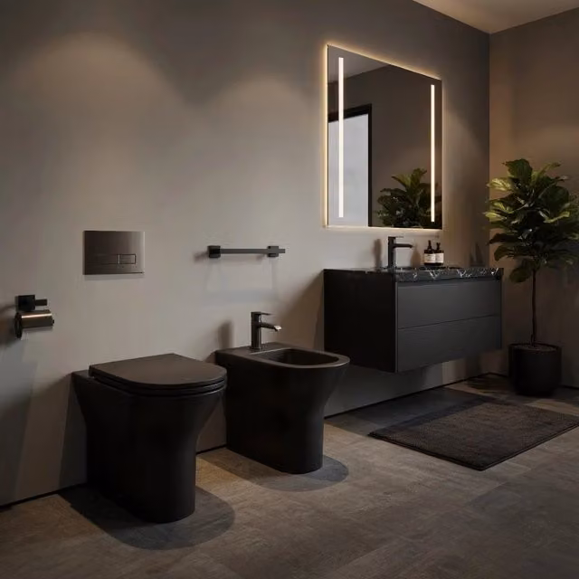 Set di sanitari filomuro FEELING Rak Ceramics in ceramica, WC, bidet e copriwater soft-close, Nero Opaco