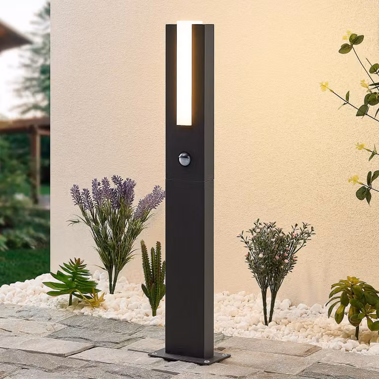 Lucande lampione a LED Virgalia, rilevatore di movimento, 65 cm, IP54 Virgalia, Nero, Alluminio, Moderno