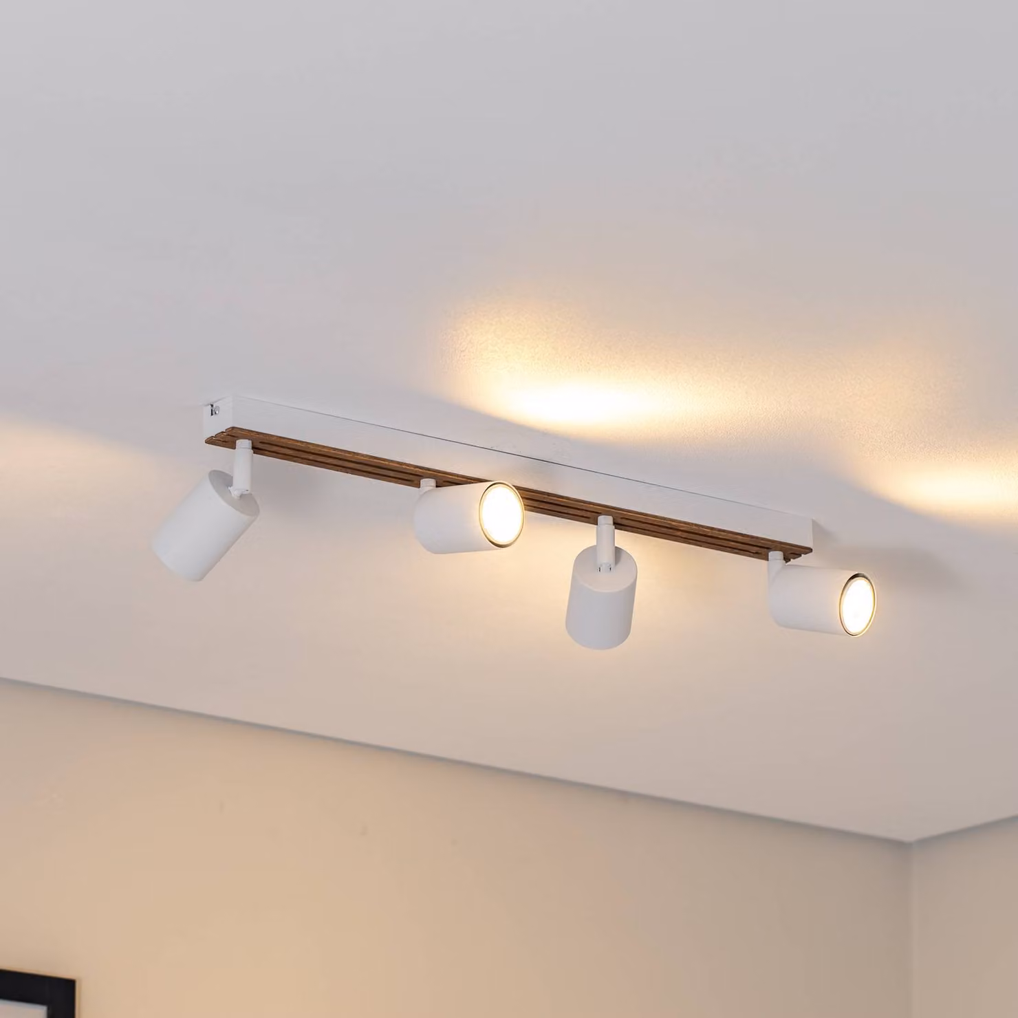 Faretto da soffitto Tino, bianco/legno, a 4 luci, 60 cm Tino Luminex, dimmerabile, Bianco / Opale, Soggiorno / Sala da pranzo, Metallo, Faretto alogeno