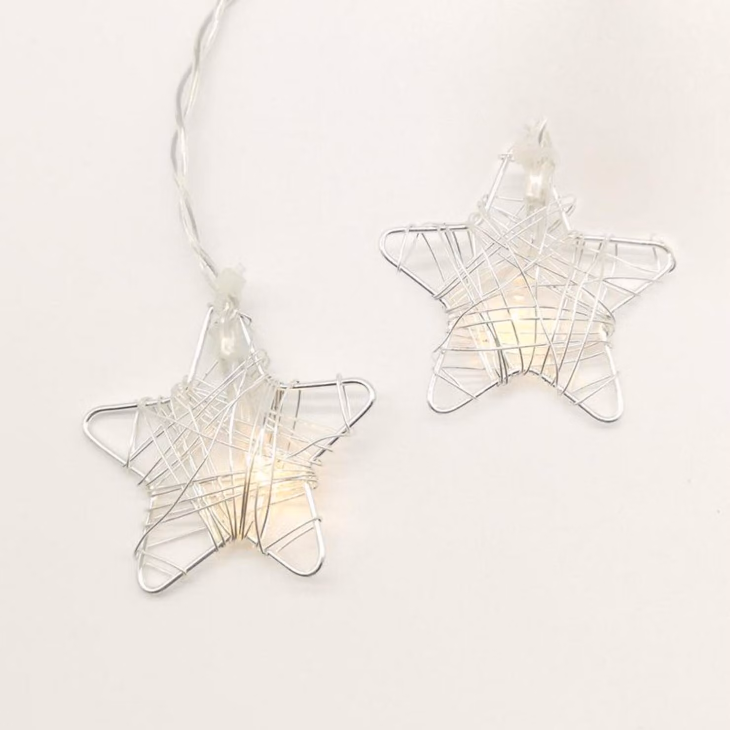 Stelle in metallo di ACA Lighting, catena decorativa a 10 LED a batteria (3xAA) + timer (6ON/18OFF), bianco caldo, argento, metallo, IP20, cavo trasparente 135+30cm XMSSTAR10WW2AT