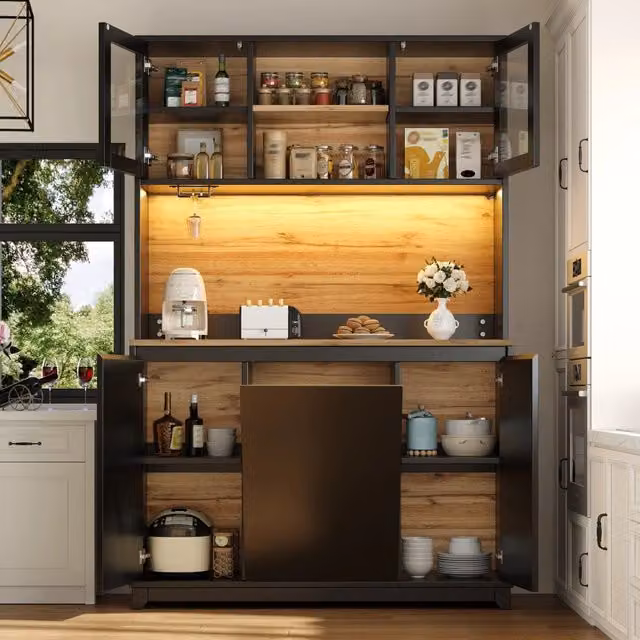 Mobili da cucina, credenze, ante in acrilico, illuminazione a LED, finiture effetto legno, nero