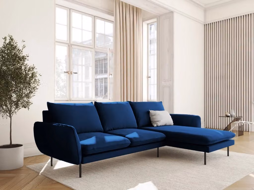 Divano angolare destro Vienna di Cosmopolitan Design in velluto blu, 5 posti, L 255 cm x P 170 cm x H 95 cm – 2