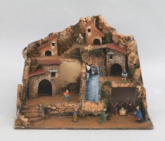 Presepe classico in legno multicolore con 11 figure IPERBRIKO L: 54 cm, P: 40 cm, H: 38 cm