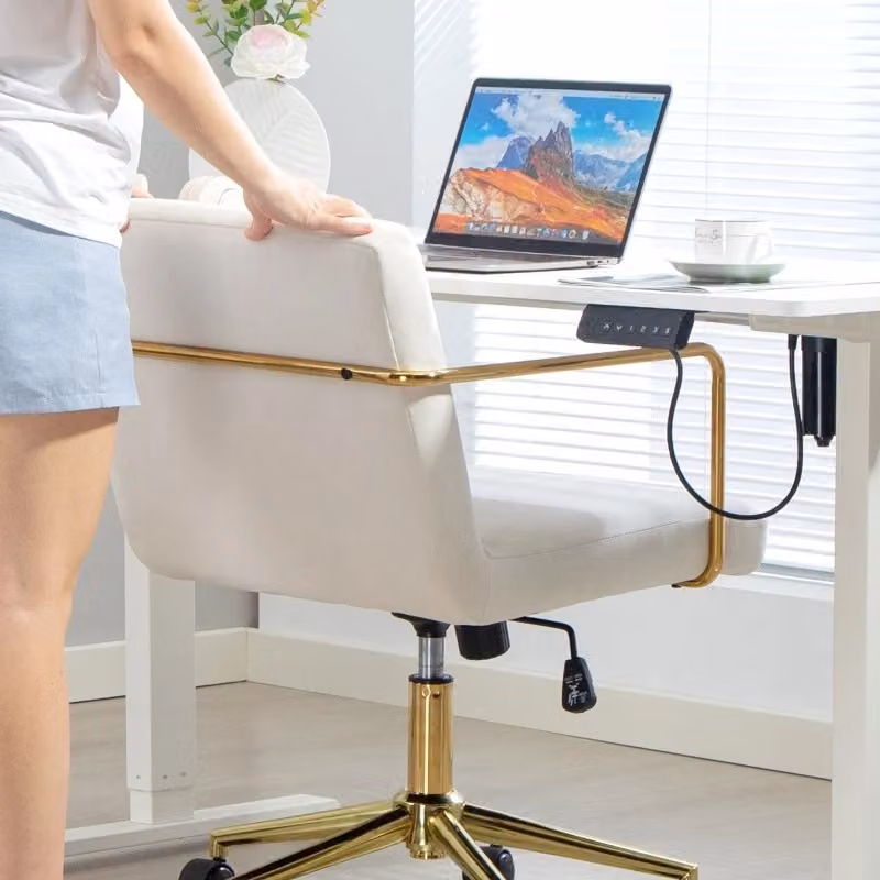 Sedia da ufficio girevole OKWISH moderna in tessuto bianco con braccioli e ruote, L: 57 cm, P: 57 cm, H: 90 cm – 2