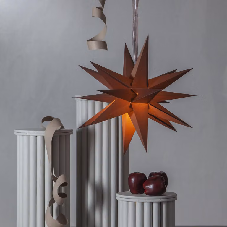 Stella di carta DECEMBER - Stella 3D con nastro decorativo - da appendere - a 18 punte - D: 55 cm - marrone