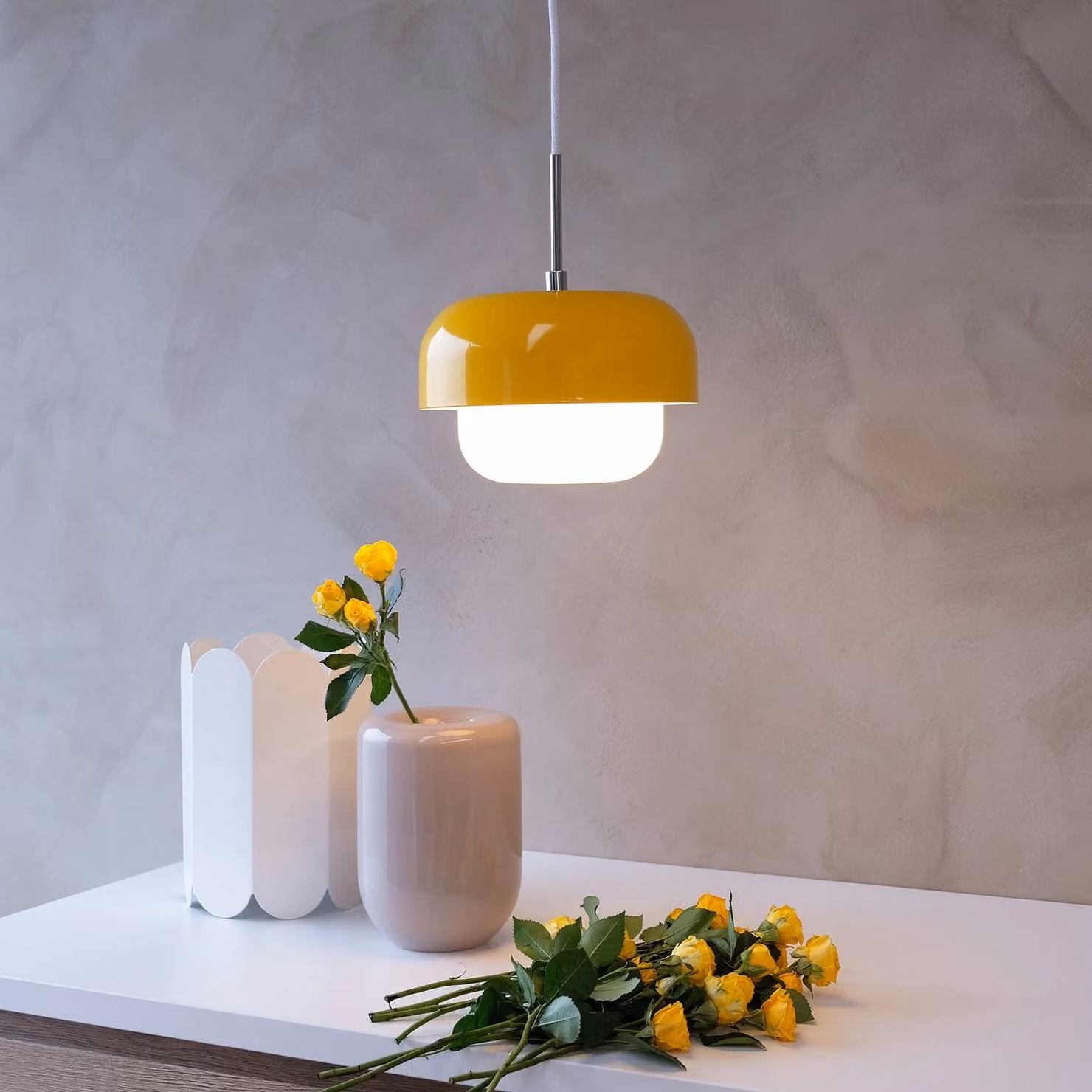 Dyberg Larsen Lampada a sospensione Haipot, dimmerabile, Giallo / Arancione, Soggiorno / Sala da pranzo, Metallo, Scandinavo, Lampada a sospensione