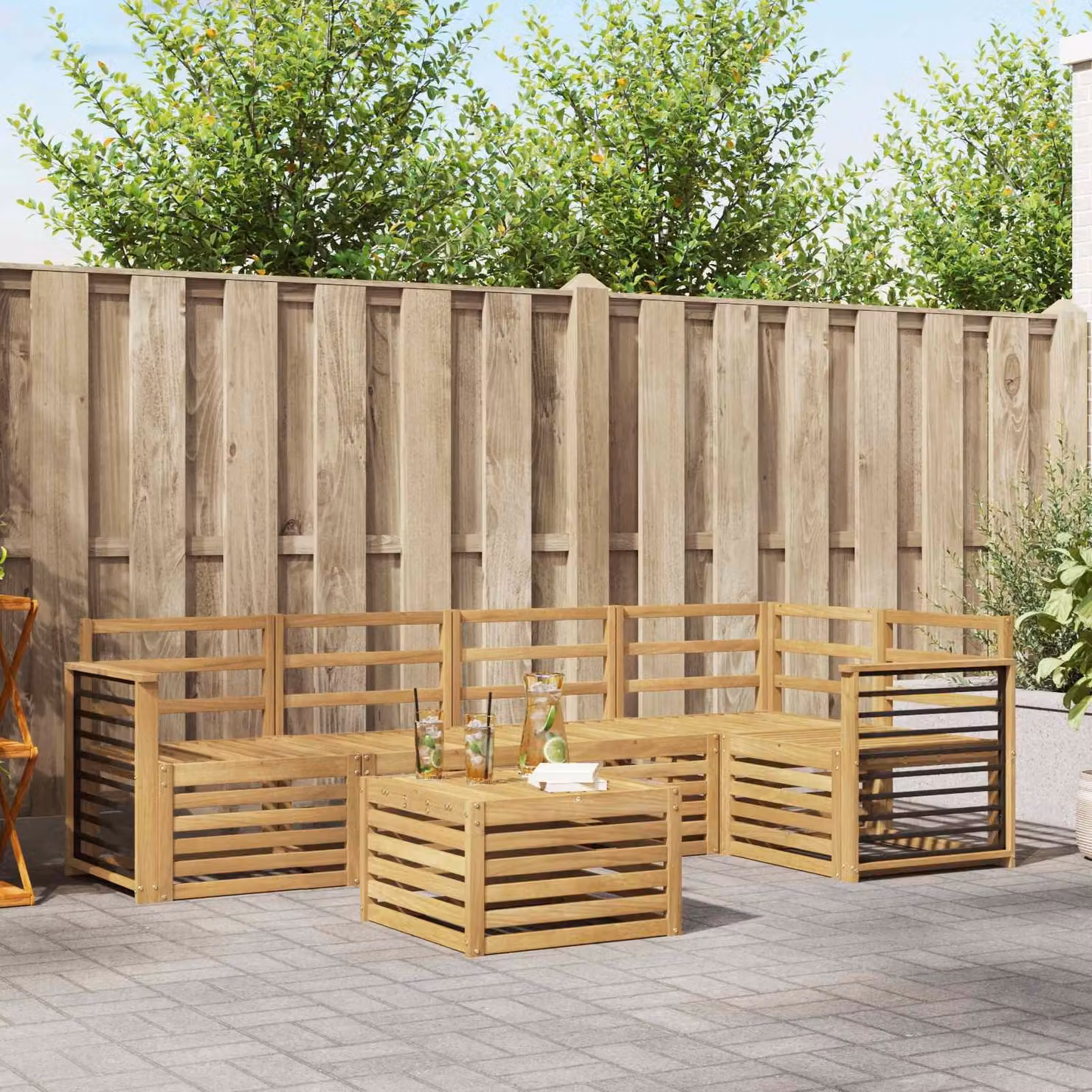 vidaXL Set di divani da esterno a L composto da 6 pezzi in legno di acacia massello con cuscini bianchi e marroni