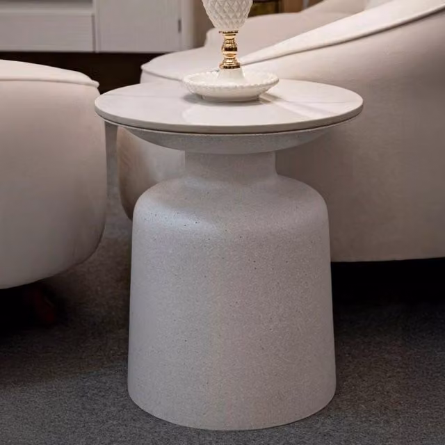 Tavolino da salotto DMORA in ceramica bianca con base in metallo, L/P/H: 40 x 40 x 47 cm – 1