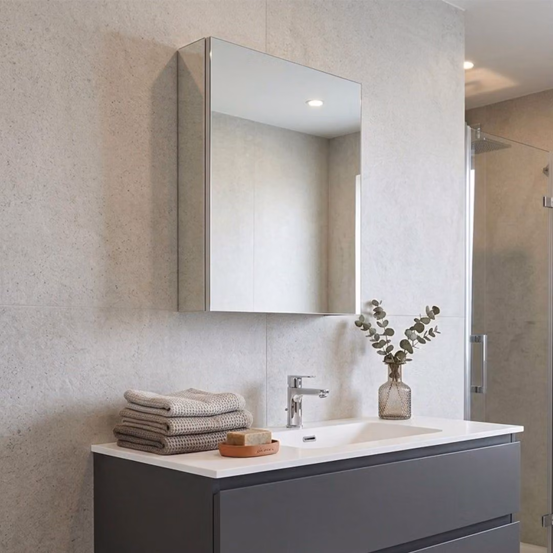 Specchio contenitore per bagno con un'anta bianco 45 cm