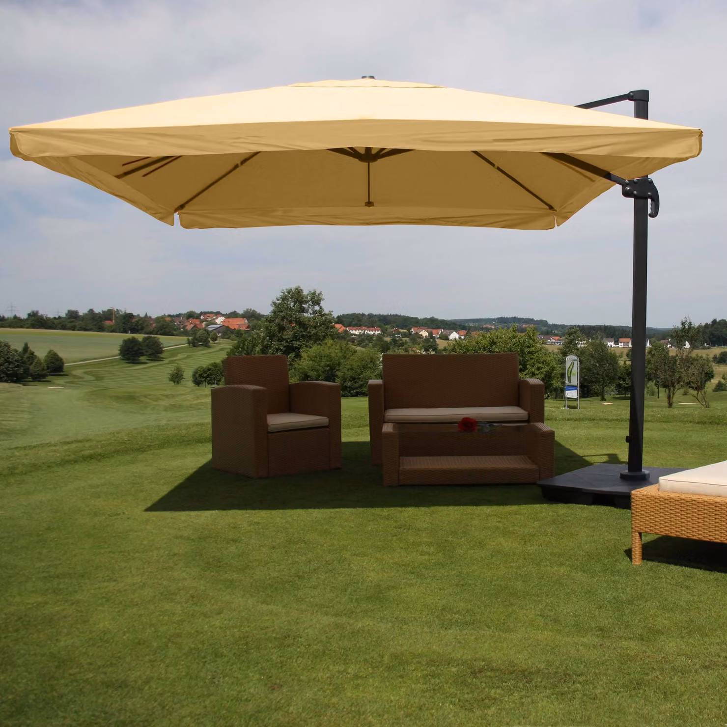 Ombrellone a sbalzo HWC-A96, ombrellone catering 3x3m (Ø4,24m) poliestere/alluminio 23kg ~ Flap, crema con supporto, girevole